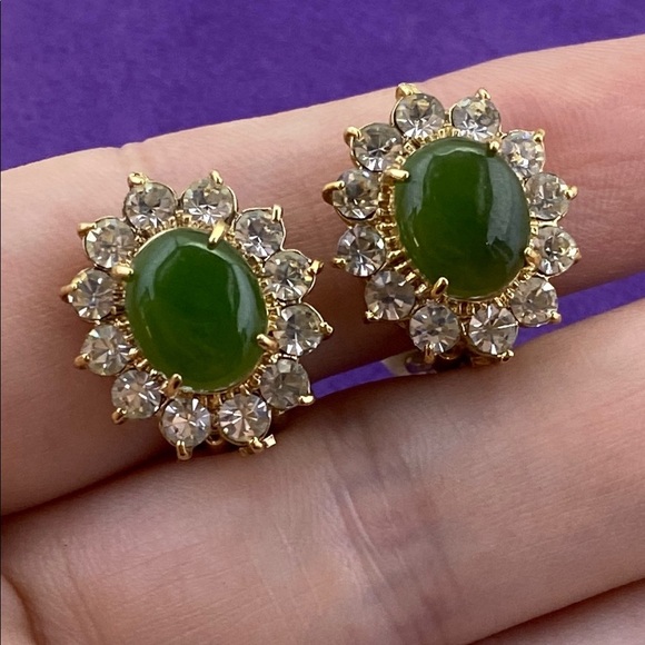 💛 Elegant Vintage Gold Plated Jade & Rhinestone Clip On Earrings - Picture 3 of 5